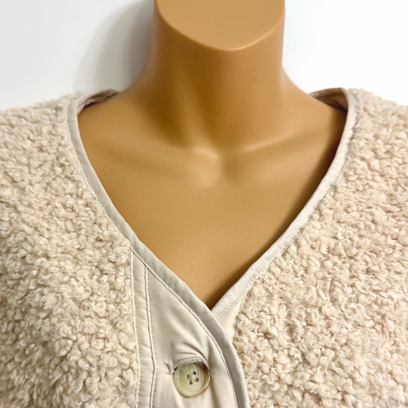 Old Navy Women's Beige Teddy Jacket - Picture 3 of 6